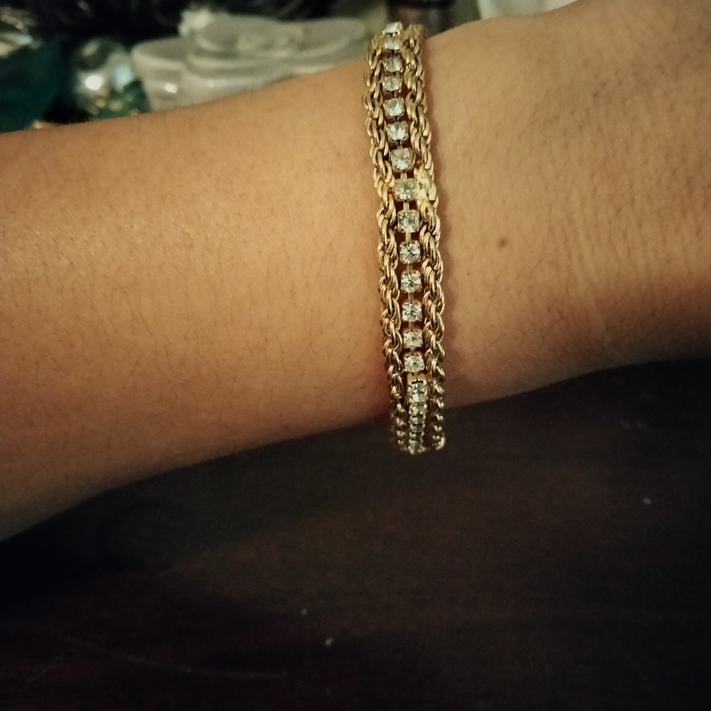 Tennis bracelet